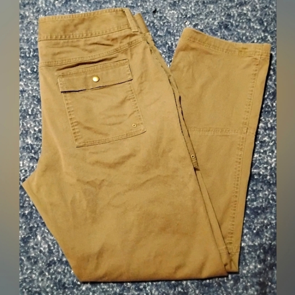Women's Columbia khaki pants regular fit size 16
